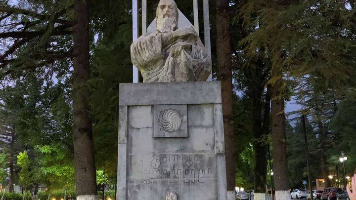 Памятник Георгию Чкондидели