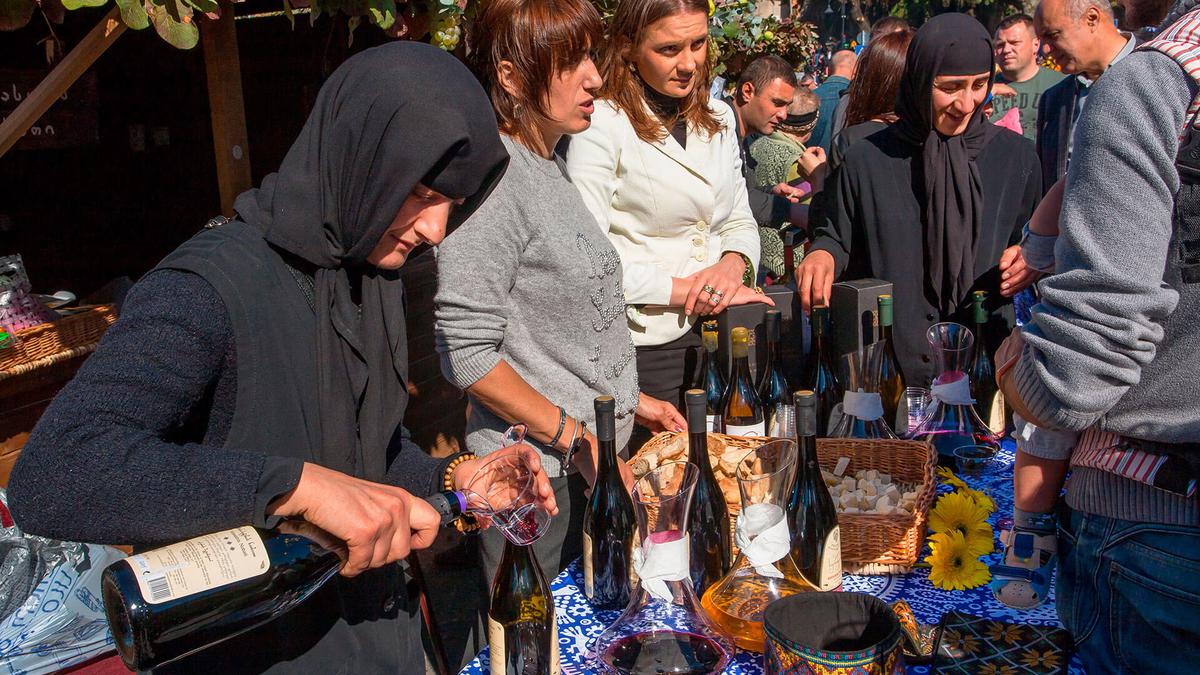 Дегустация вина на празднике Тбилисоба