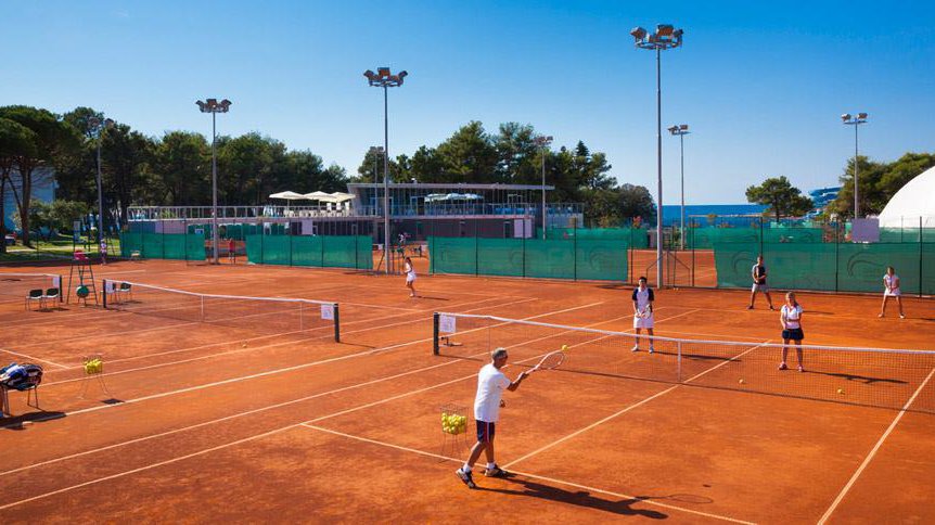 Групповые и индивидуальные тренировки в теннисной школе Гурама Тохадзе