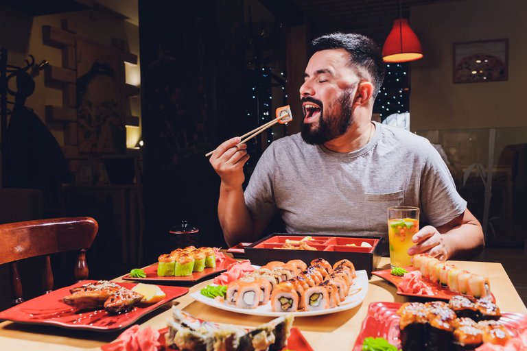 Пробуем суши в Грузии: TOP 6 мест в Тбилиси с японской кухней