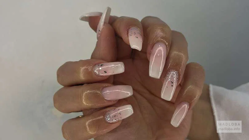 Dona Nail manicure