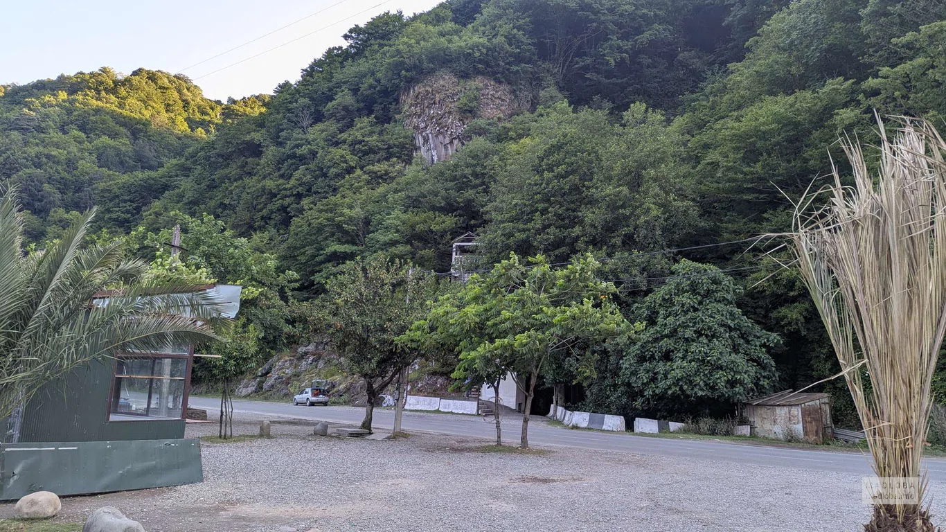 Дорога к водопаду  Kibura