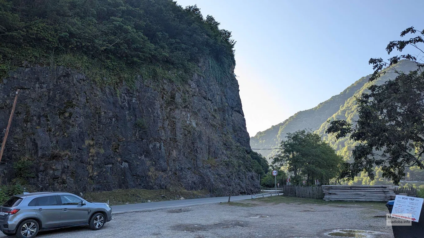 Дорога к водопаду  Kibura