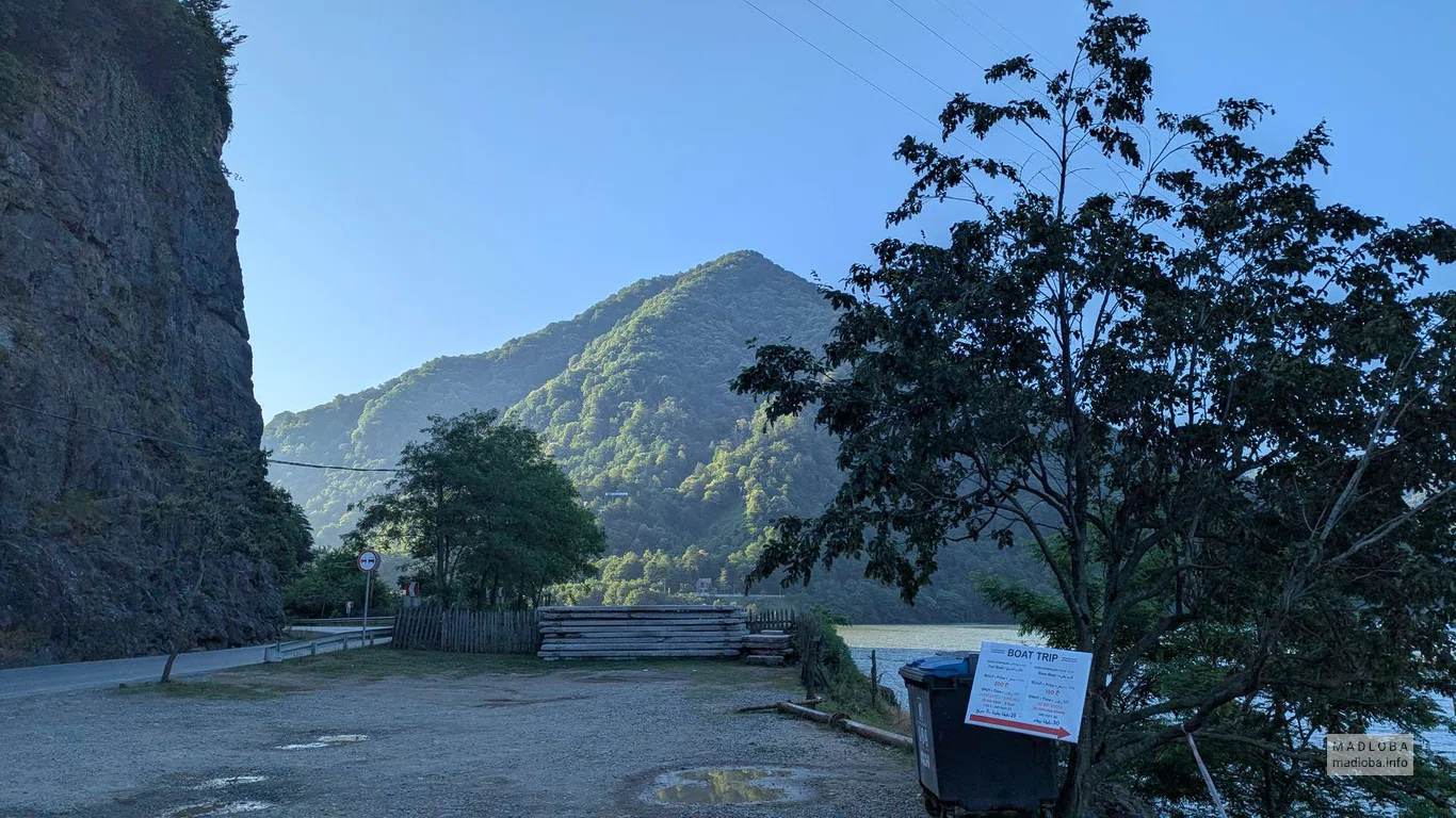 Дорога к водопаду  Kibura