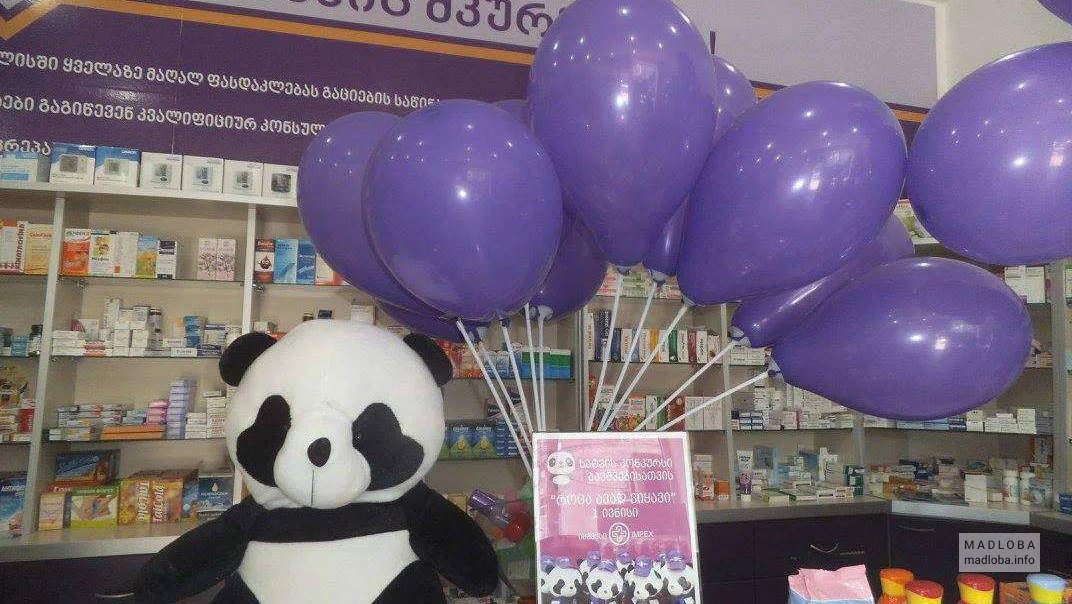 Панда с шариками в аптеке "Impex Pharmacy"