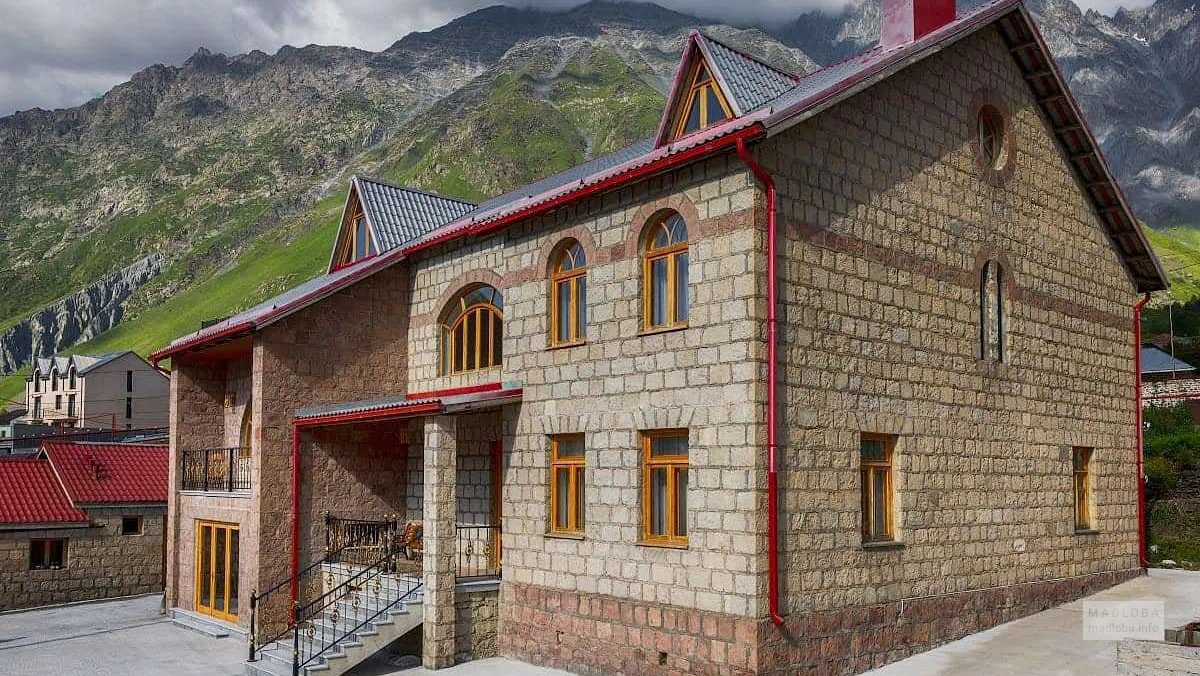 Отель "GRAF kazbegi"  в Степанцминде