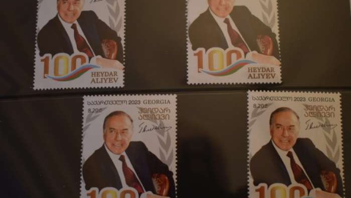 Посольство Азербайджана в Грузии представило особую почтовую марку "Гейдар Алиев 100"