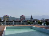Бассейн на открытом воздухе Le Méridien Batumi