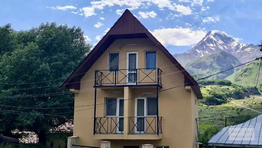 Гостиница "Kazbegi Inn" в Степанцминде