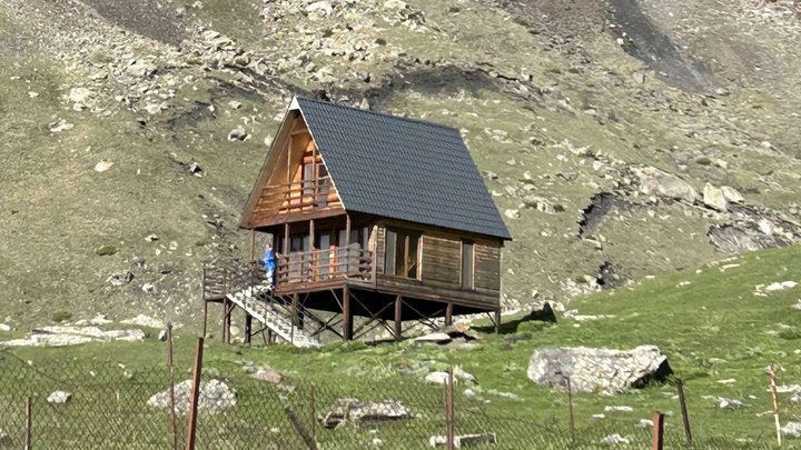 Kazbegi twins