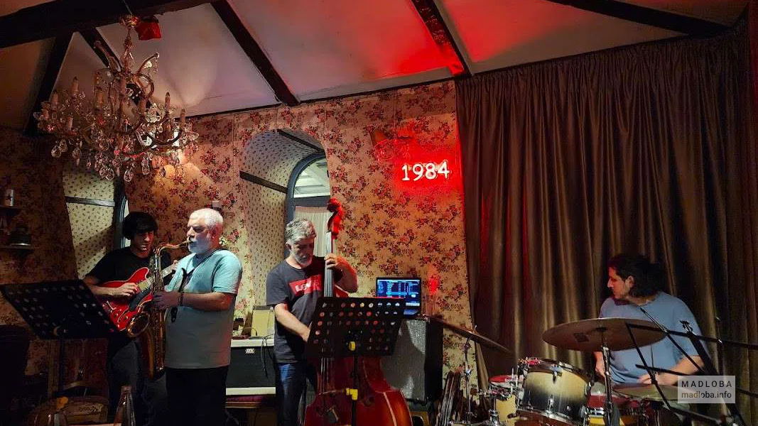 Выступление джаз группы в баре 1984 jazz