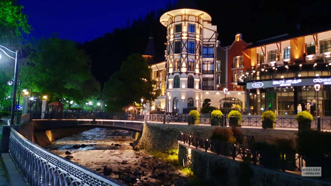 Polifonia Inn Borjomi ночью