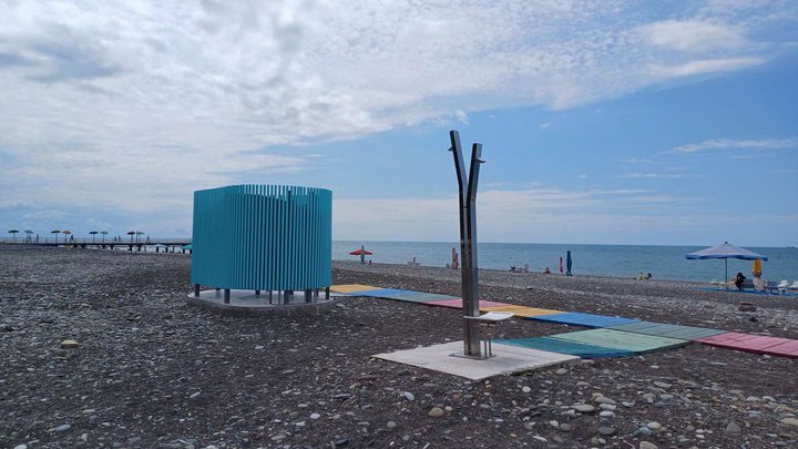 Доступный пляж для людей с ограниченными возможностями в Батуми ( напротив New Ship)