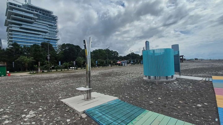 Доступный пляж для людей с ограниченными возможностями в Батуми ( напротив New Ship)