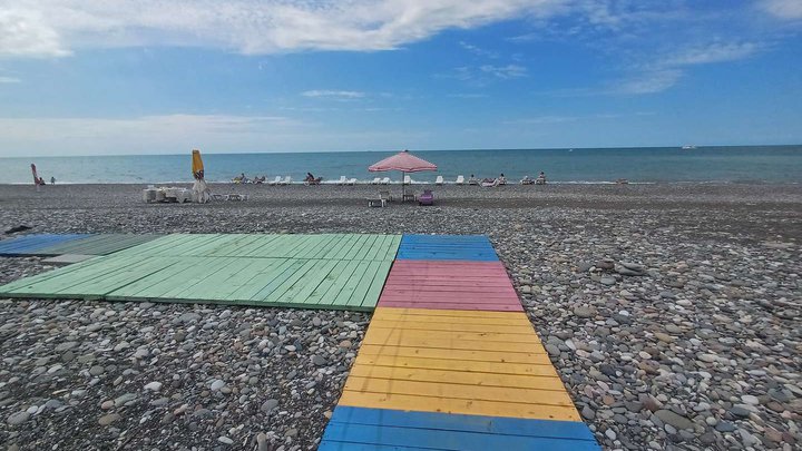 Доступный пляж для людей с ограниченными возможностями в Батуми ( напротив New Ship)