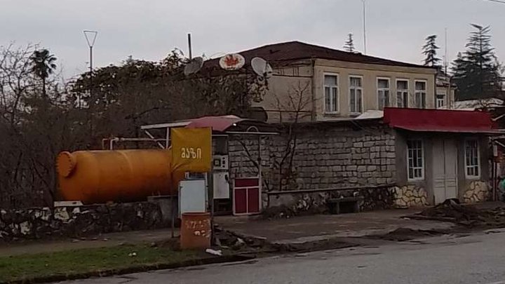 Gas station (Mira street)