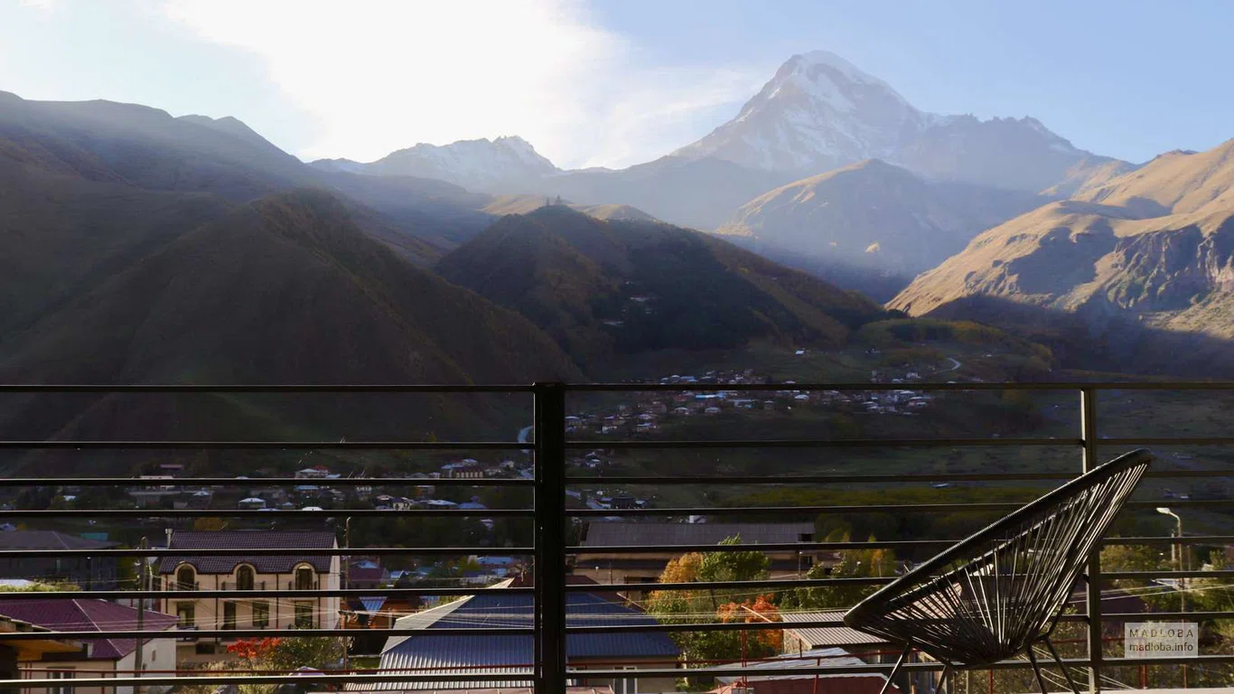 Балкон Гостиницы "Rooftop Kazbegi" в Степанцминде