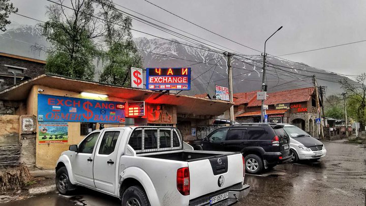 Taxi and minibus stop to Tbilisi