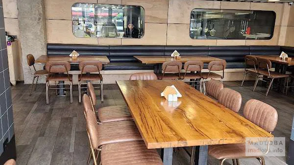 Столики в ресторане 2 Tona Craft Beer and Brewery в Тбилиси