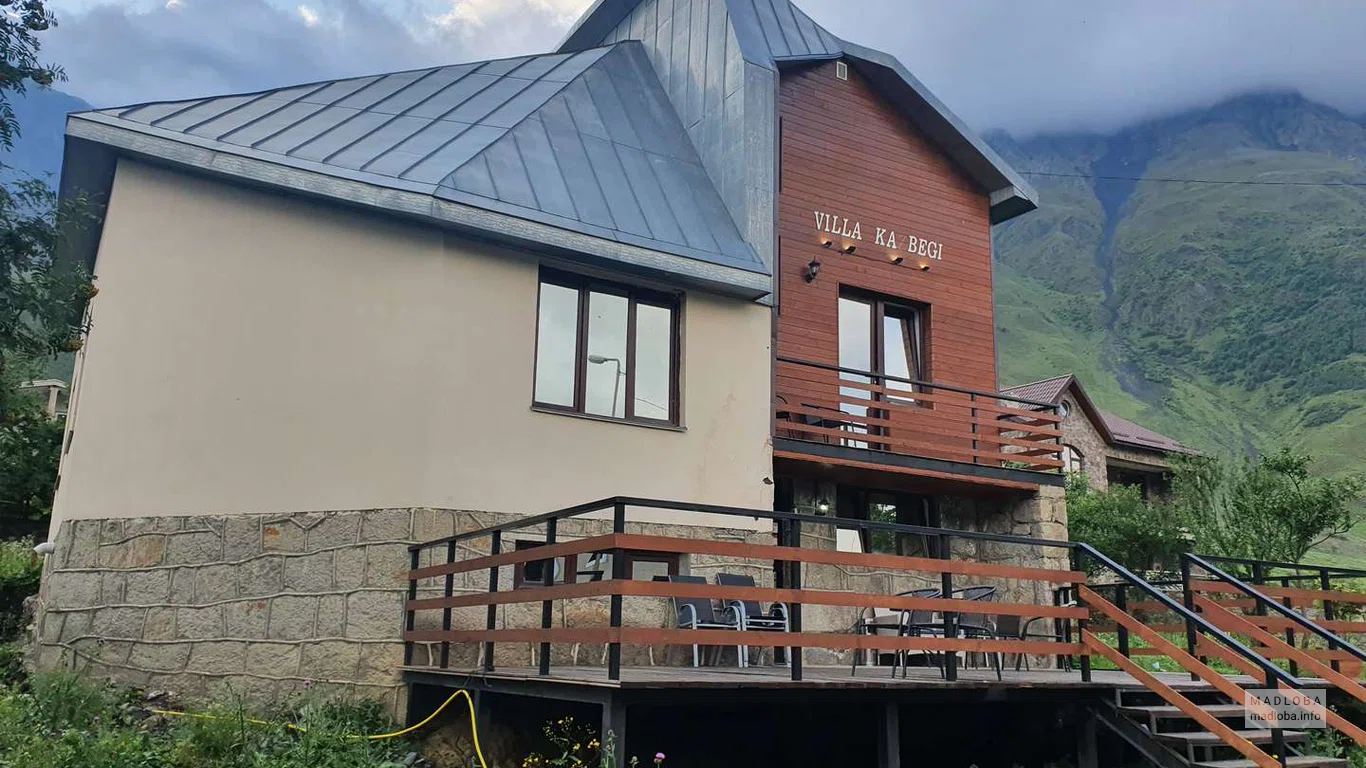 Деревянный благоустроенный коттедж "Villa Kazbegi" в Степанцминде