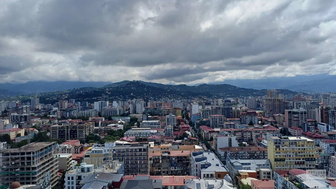 Вид из ресторана 360 Sky Bar на город Батуми