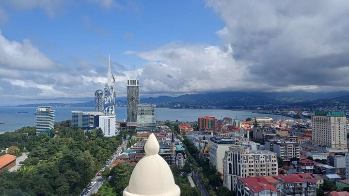 Вид на Батуми из "360 Sky Bar" (ресторан)