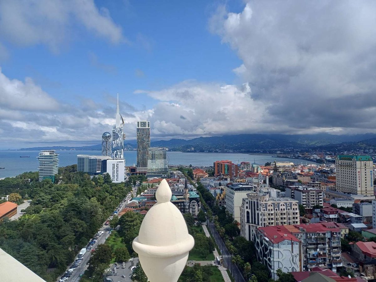 Вид на Батуми из "360 Sky Bar" (ресторан)