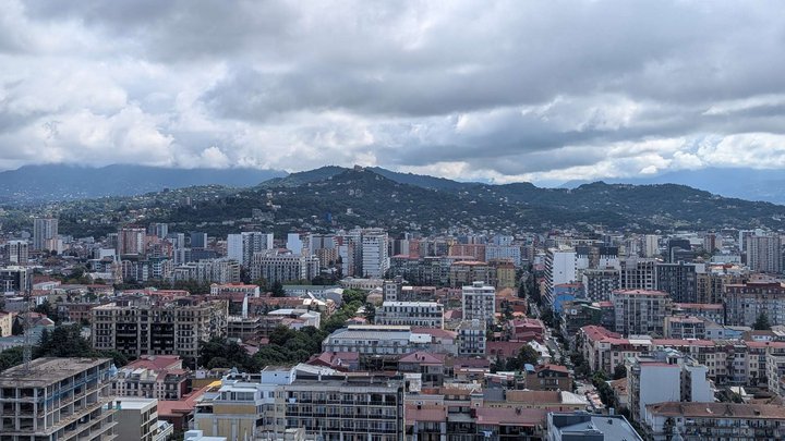 Вид на Батуми из "360 Sky Bar" (ресторан)