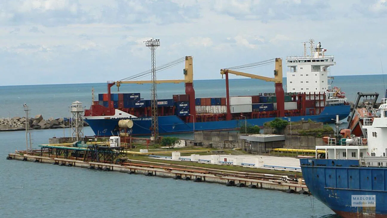 Корабль корпорации Морской порт Поти (APM Terminals Poti)