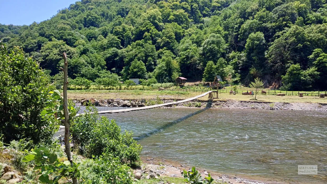 Подвесной мост — переход над рекой Мачахлисцкали для авантюристов