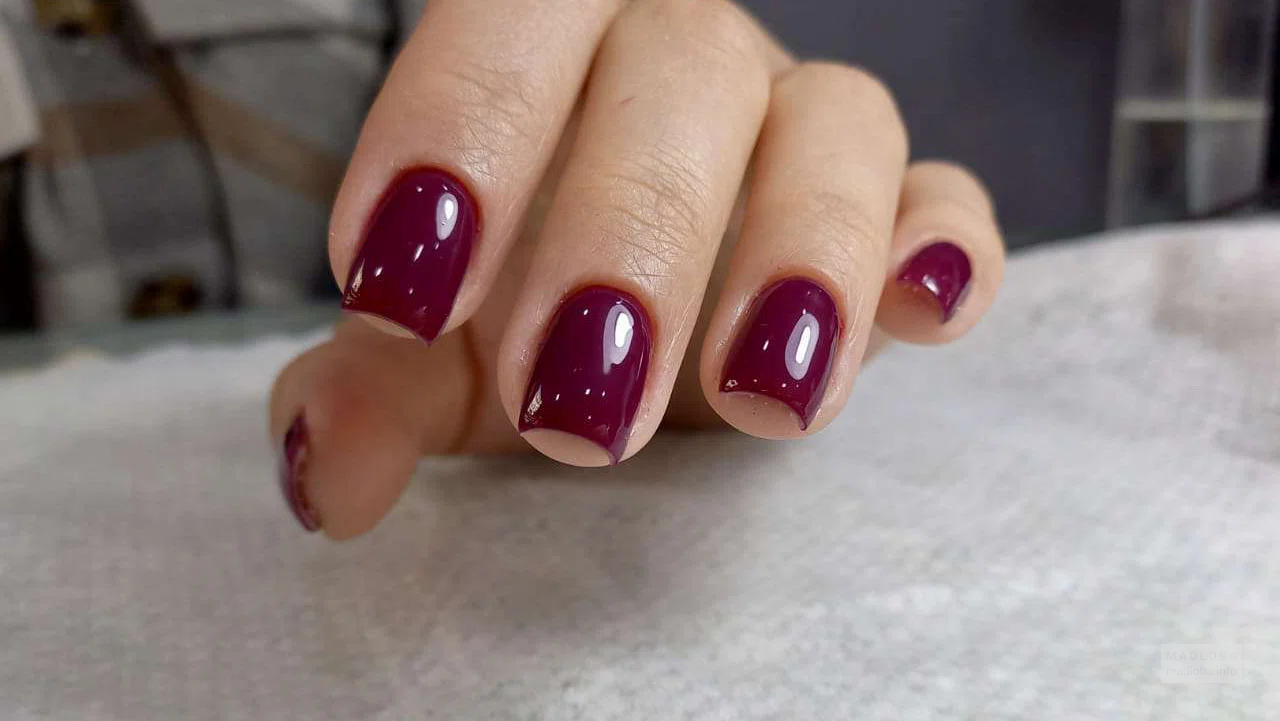 Маникюрный салон "Shellac Batumi" маникюр