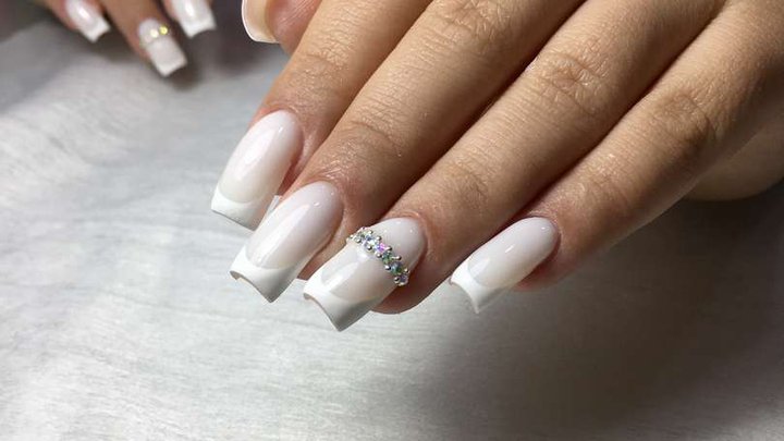 Shellac ბათუმის ფრჩხილის სალონი