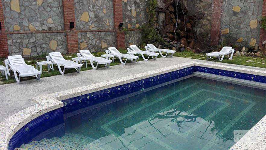 Бассейн на открытом воздухе