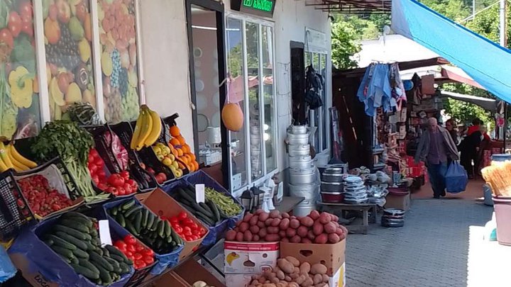 Grocery store (Lavrentiy Gobechia str. 24)