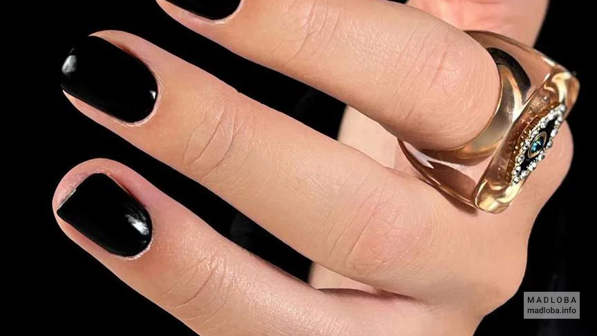 Маникюр в салоне "Manicure Batumi"