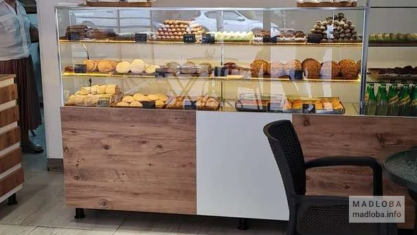 Витрина в Sakhluri bakery