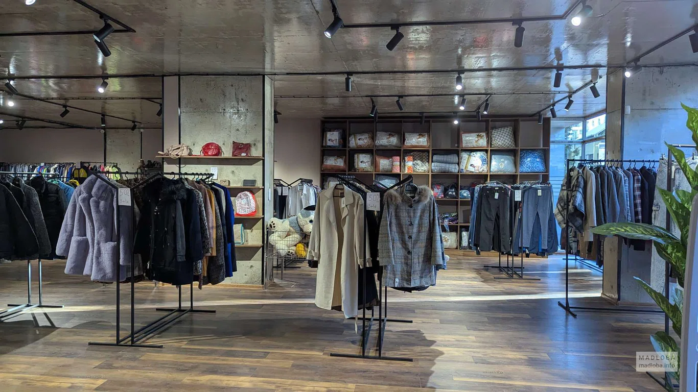 Аутлет и секонд-хенд "ALIA SHOP" женская верхняя одежда