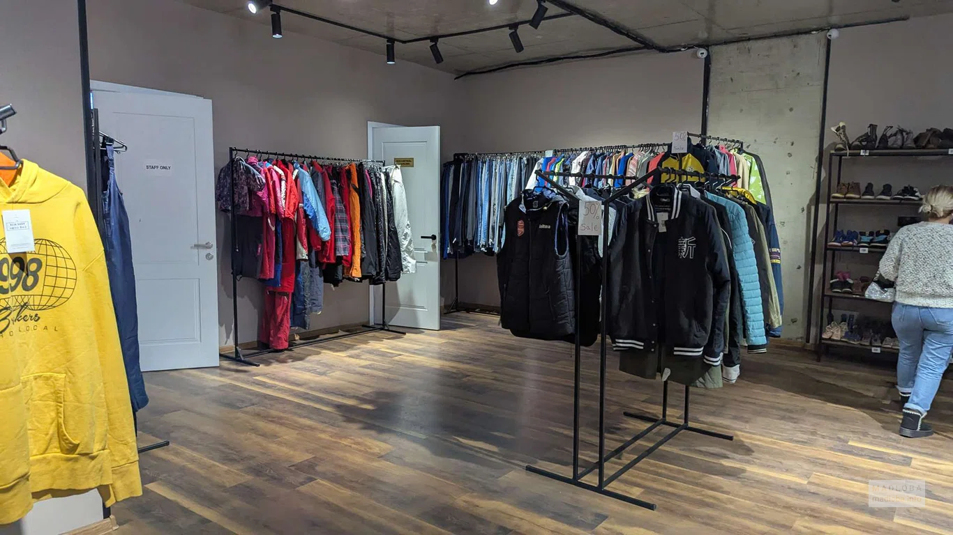 Аутлет и секонд-хенд "ALIA SHOP" мужские жилетки и толстовки