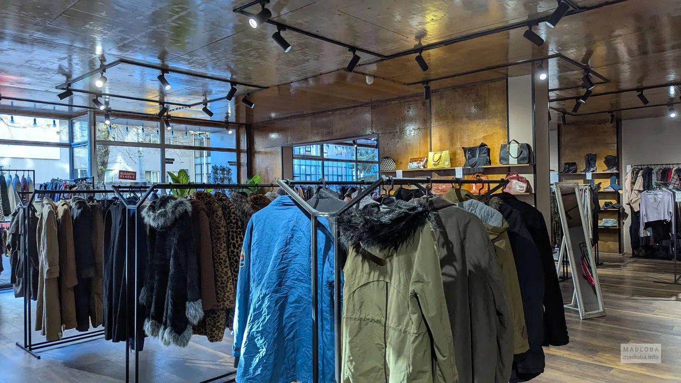 Аутлет и секонд-хенд "ALIA SHOP" верхняя женская одежда