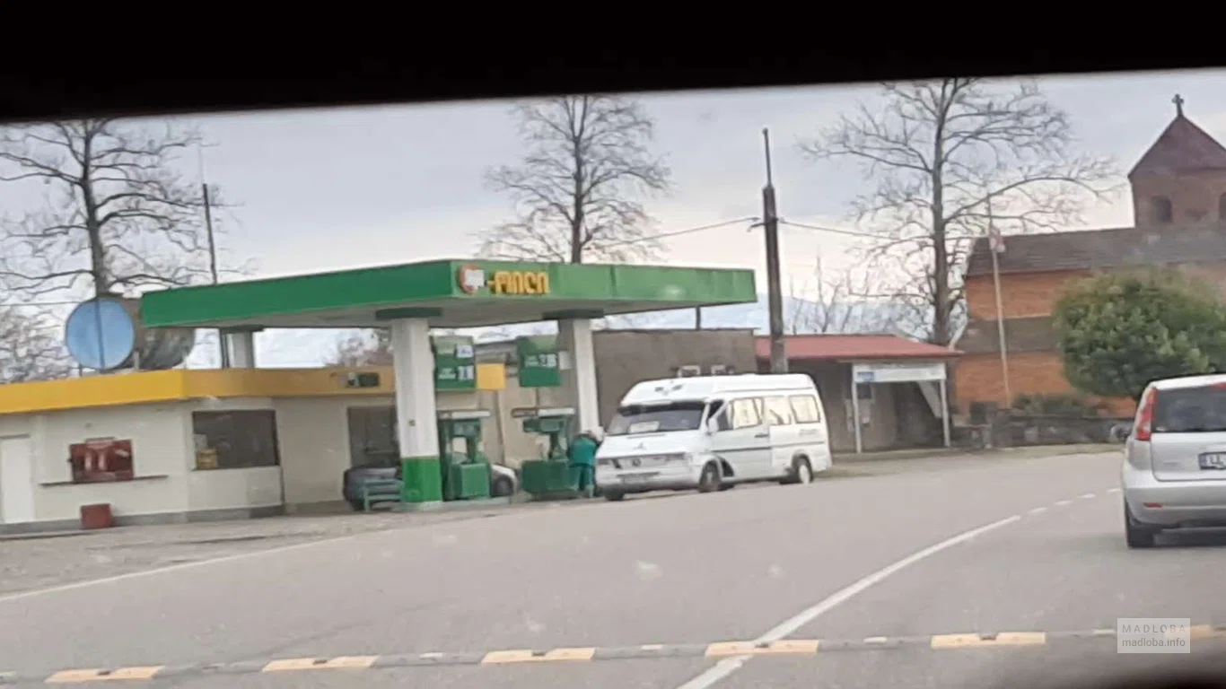 АЗС Petrol вид с дороги