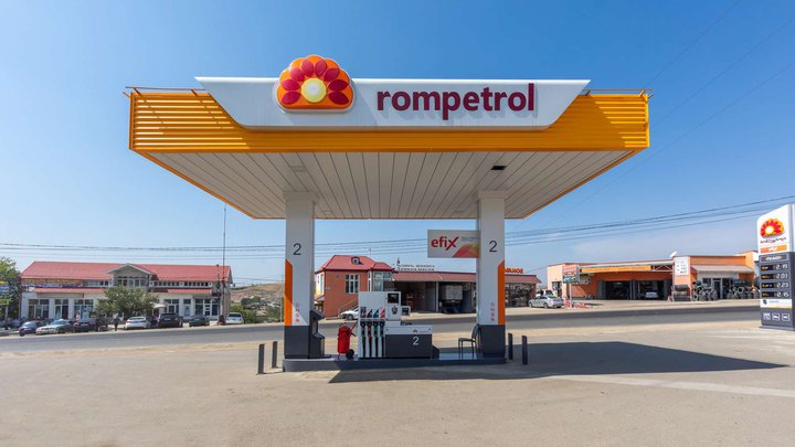 Rompetrol (въезд в город, левая сторона)