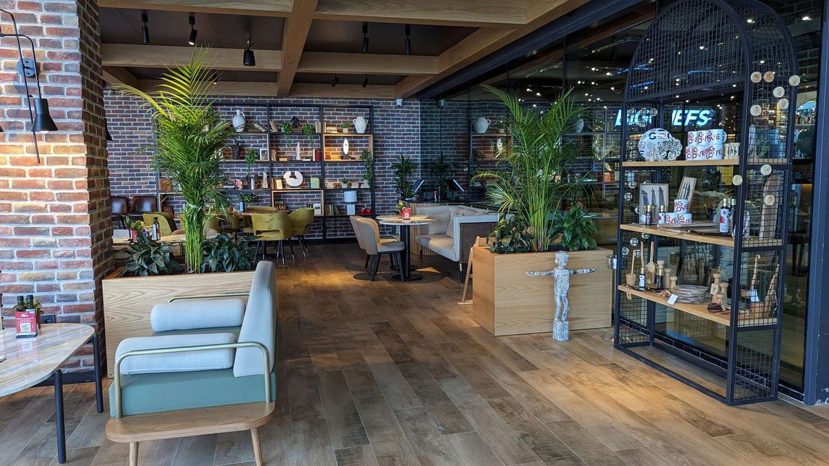 A restaurant with a rooftop terrace in the Grand Mall shopping center