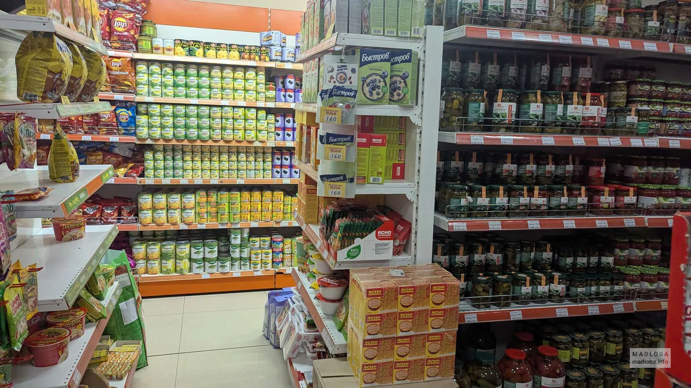 Консервы и соленья в магазине Absolut Supermarket в Батуми