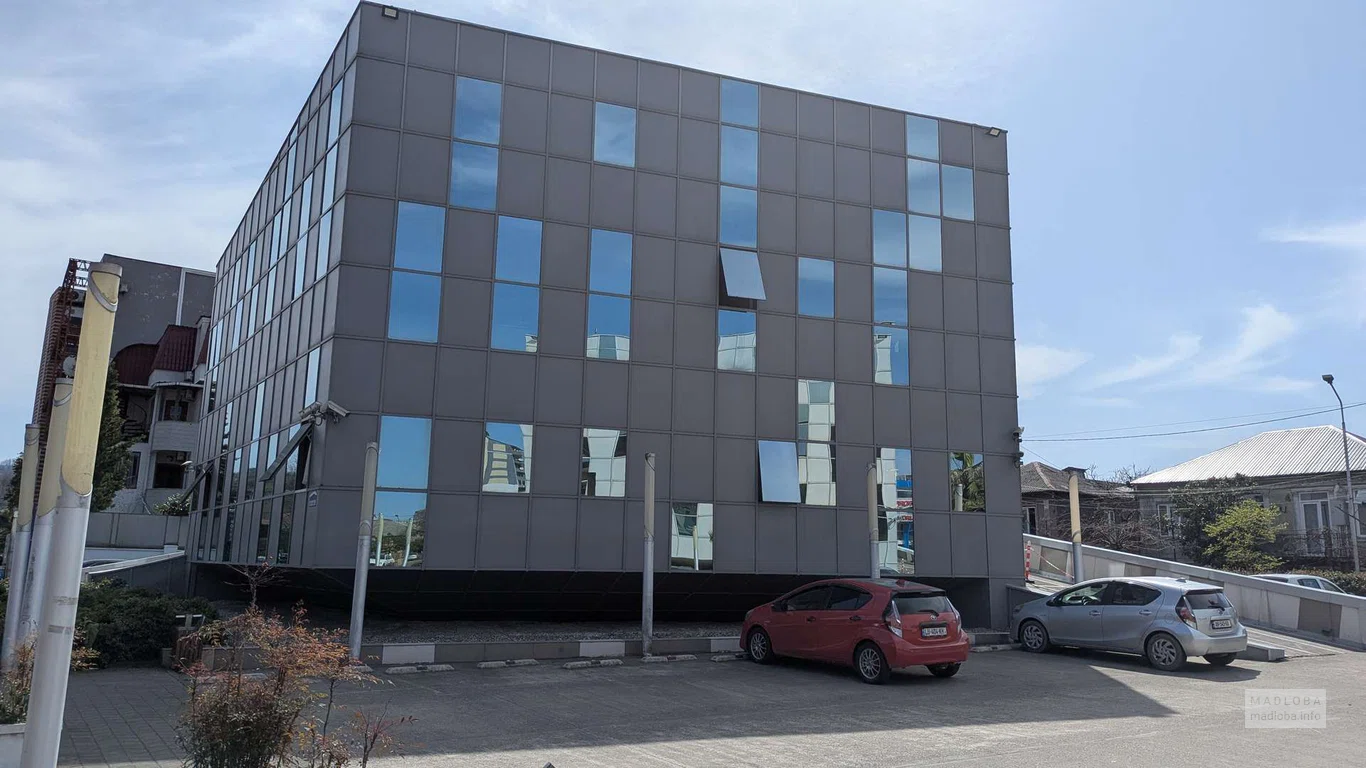 Медицинская клиника Adeishvili в Батуми