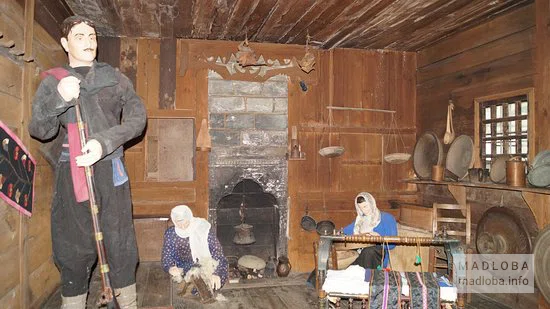 Быт грузинской семьи, экспозиция в музее им. Харитора Ахвледиани