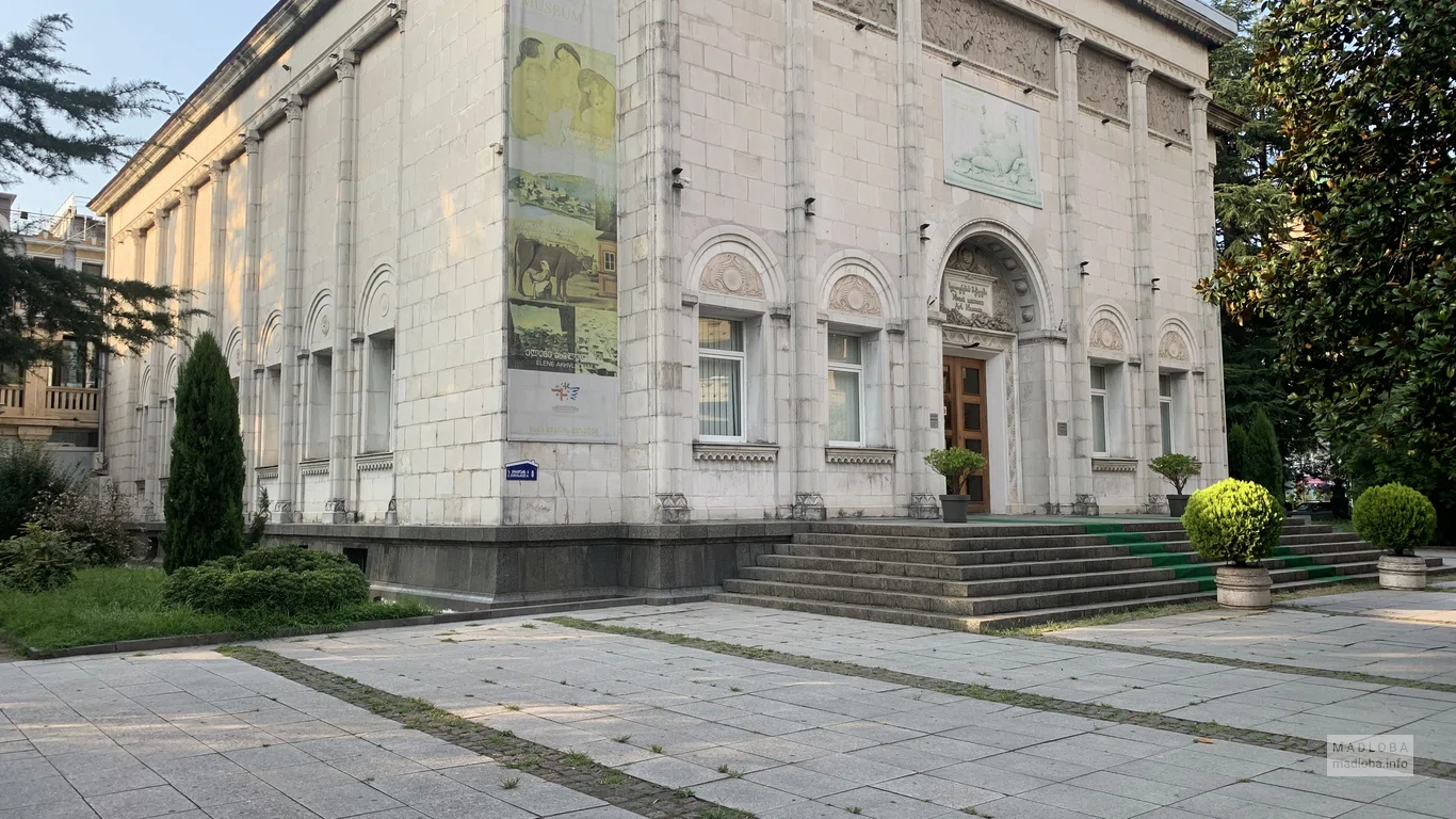 Здание Fine arts museum of Adjara