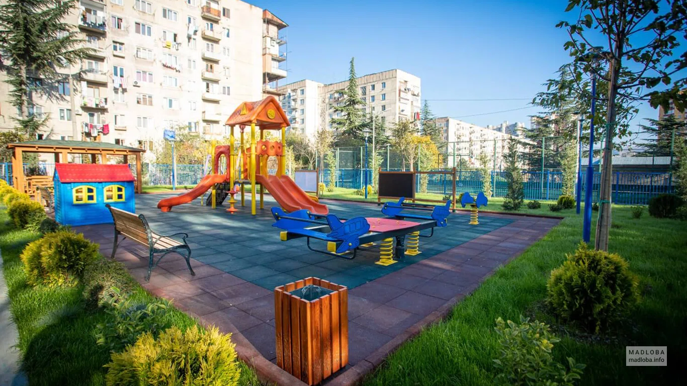 Детская горка от Агентства по управлению детскими садами Тбилиси