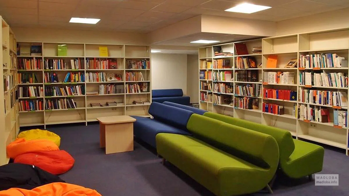 Читальный зал библиотеки Агентства по обучению