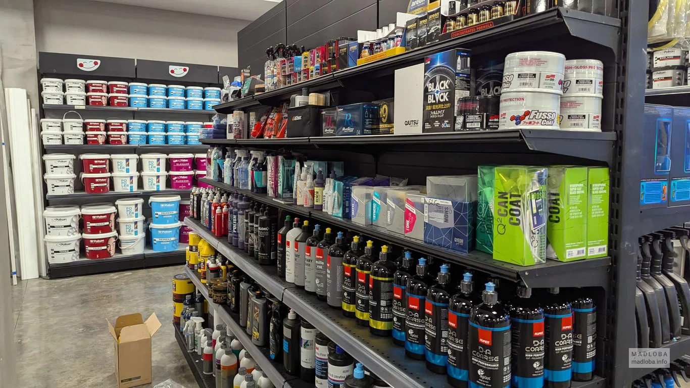 Разнообразная краска в магазине Akzonobel