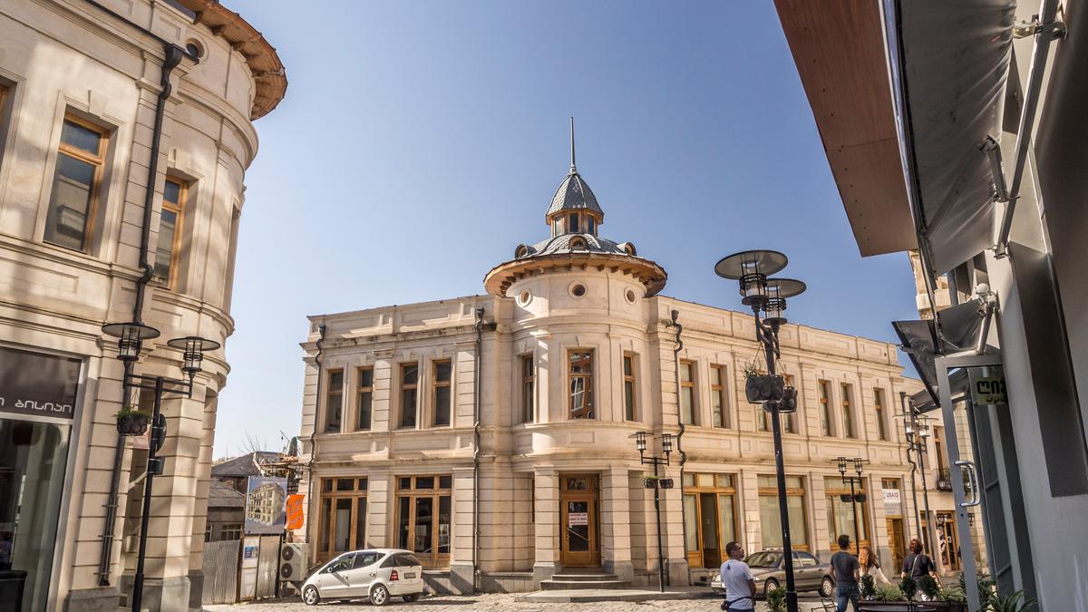 Улица Александра Пушкина в Кутаиси, знаменитая барами и ресторанами